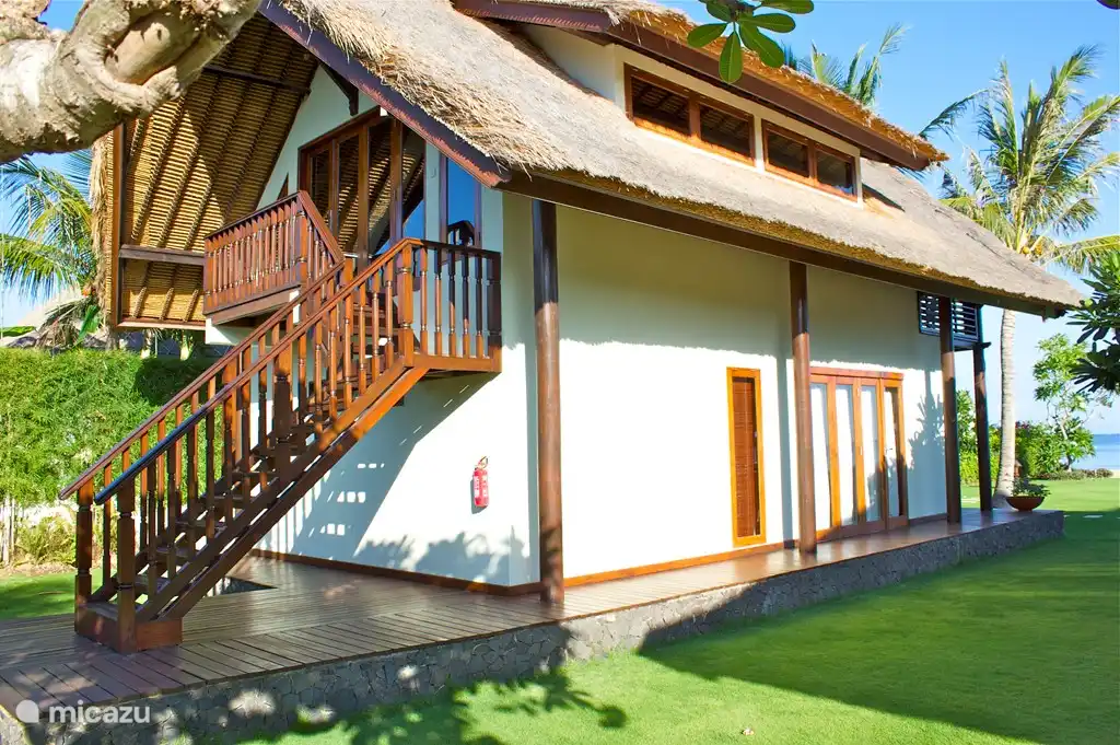 Casa de jardín en la parte de atrás.