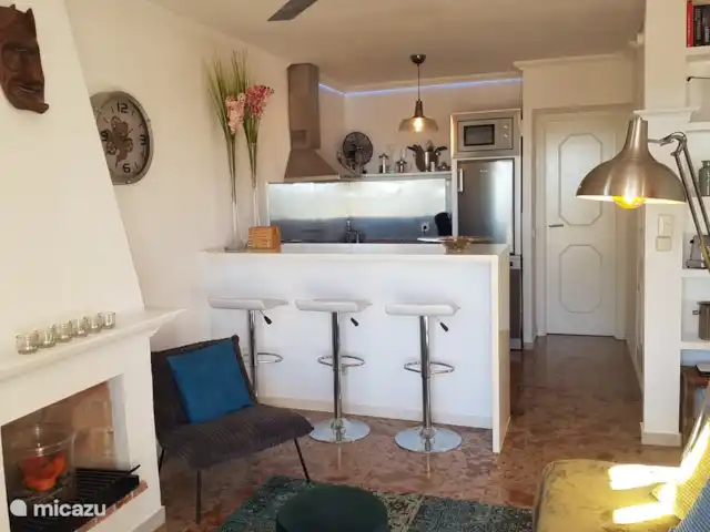 Location de Vacances Espagne, Costa del Sol, Mijas Golf, appartement - Casa Juapa Bar de petit-déjeuner spacieux dans la cuisine.
