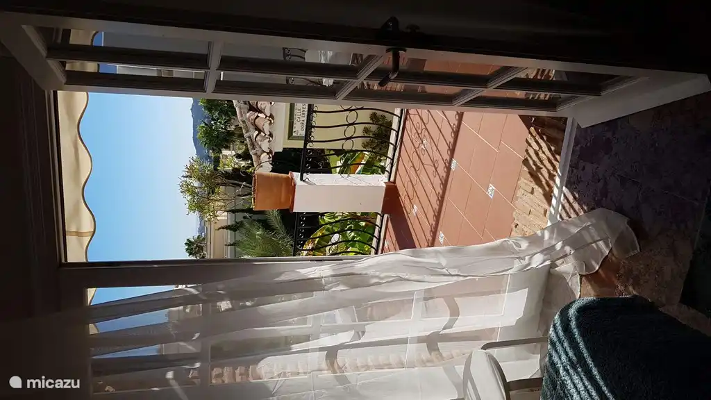 Las puertas del patio que dan acceso a la terraza.