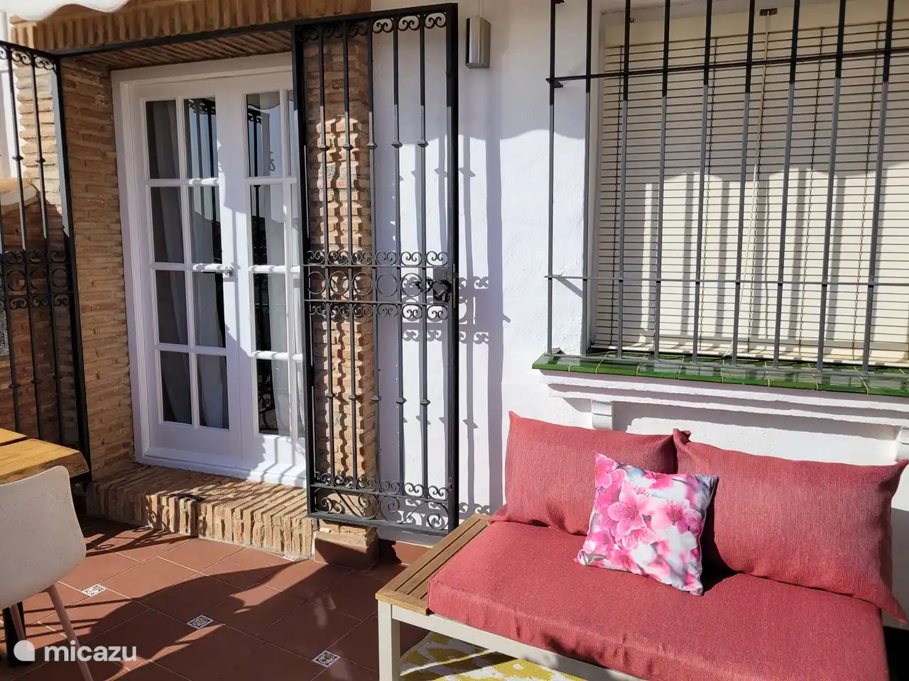 Disfrute descansando con vista al mar y al campo de golf