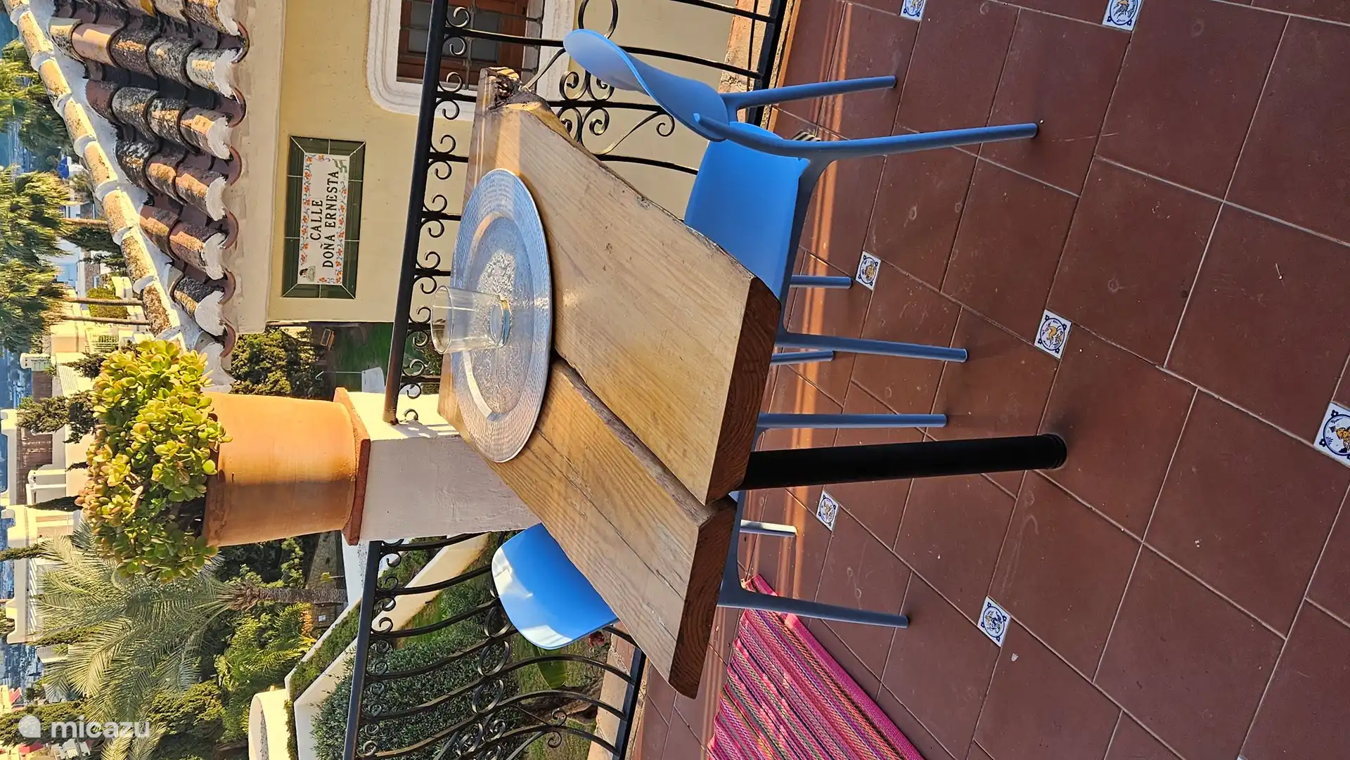 Mesa de comedor en la terraza