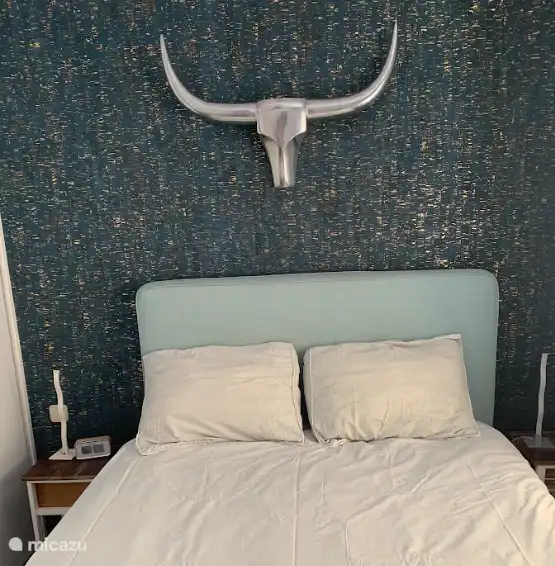 Dormitorio con cama con somier para una buena noche de sue&#241;o