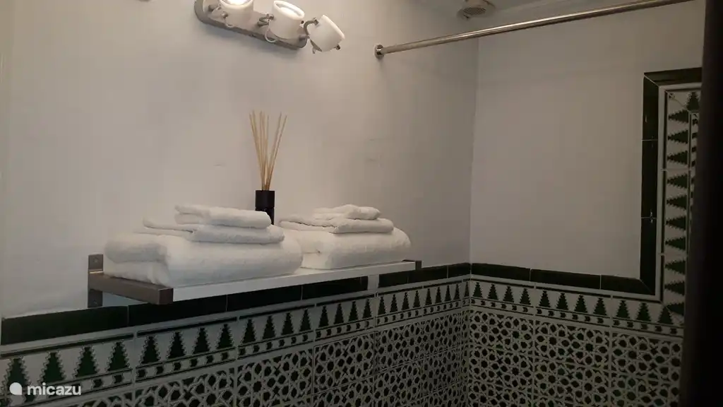 Incluye toallas y toallas de ba&#241;o y toallas de hammam para la piscina.