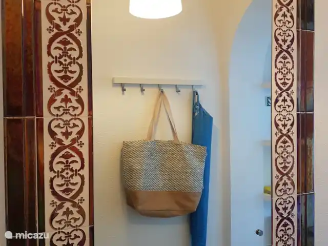 Location de Vacances Espagne, Costa del Sol, Mijas Golf, appartement - Casa Juapa Miroir espagnol d'origine dans le couloir.