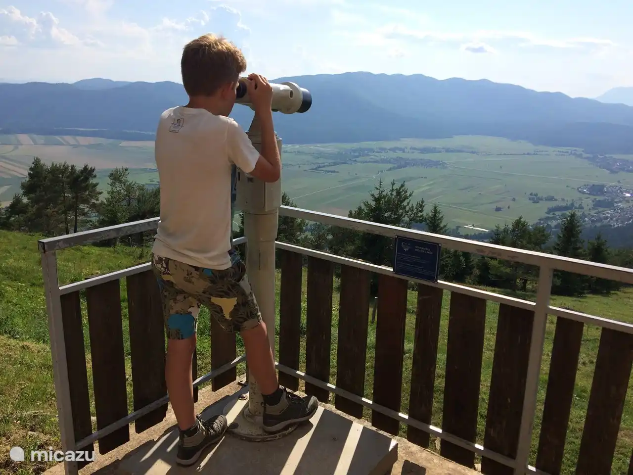 Blick auf das Naturschutzgebiet und den See vom Berg Slivnica.