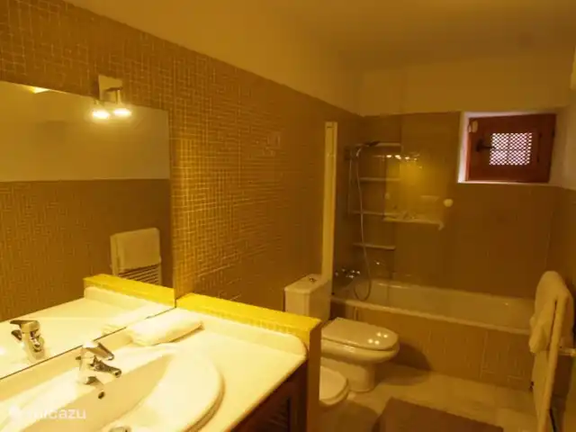 Casa El Arenal | Espagne, Costa de Almeria, Níjar - villa 3ème salle de bain avec bain/douche, toilette et bidet