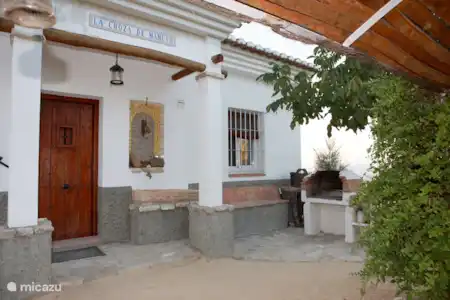 Vakantiehuis Spanje, Andalusië, Montefrio villa La Choza de Mamuyo ingang huis
