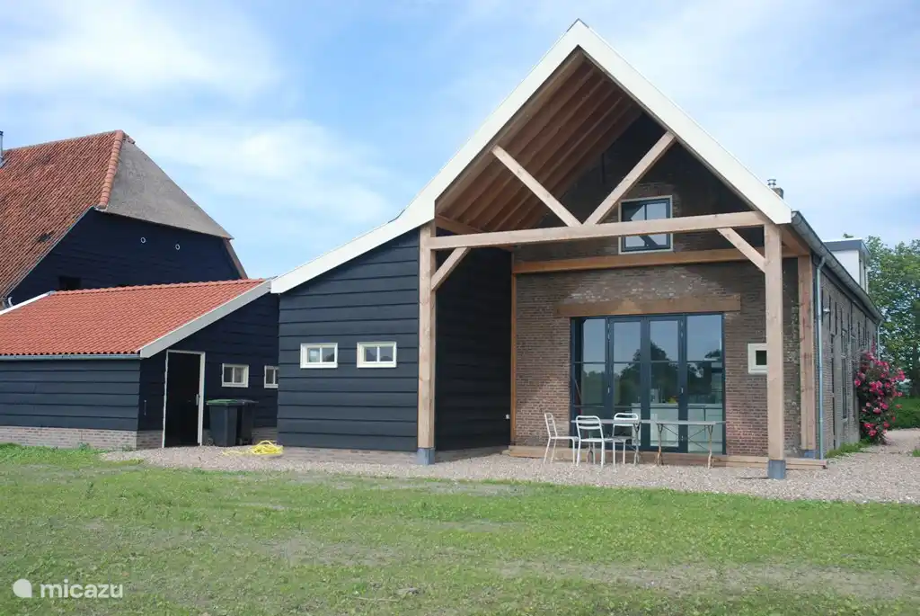 Rückansicht des alten Bauernhauses