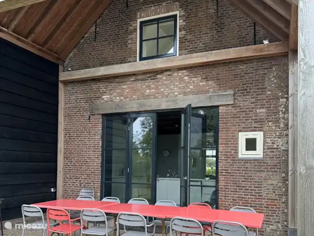 Toplocatiezeeland Old farmhouse huren in Nederland, Zeeland, Oostkapelle - vakantiehuis overdekt terras Old farmhouse