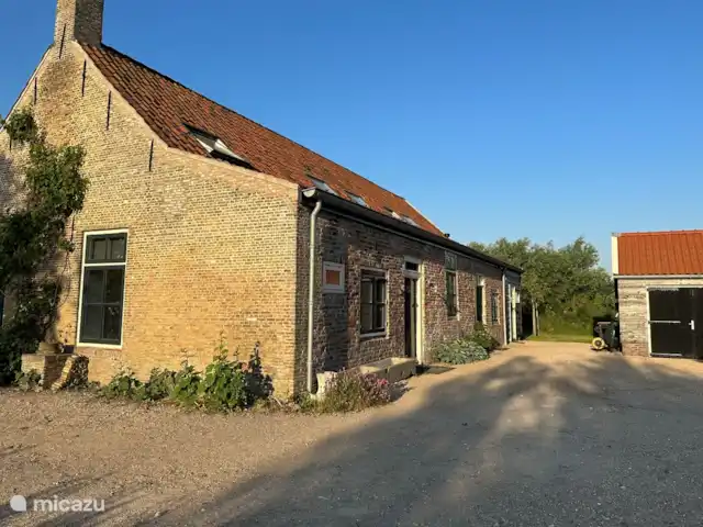 Toplocatiezeeland Old farmhouse huren in Nederland, Zeeland, Oostkapelle - vakantiehuis voorkant old farmhouse