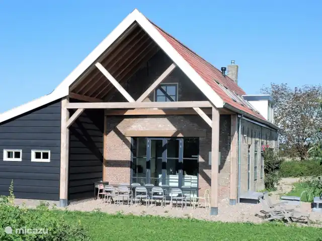 Toplocatiezeeland Old farmhouse huren in Nederland, Zeeland, Oostkapelle - vakantiehuis Old farmhouse buiten achter