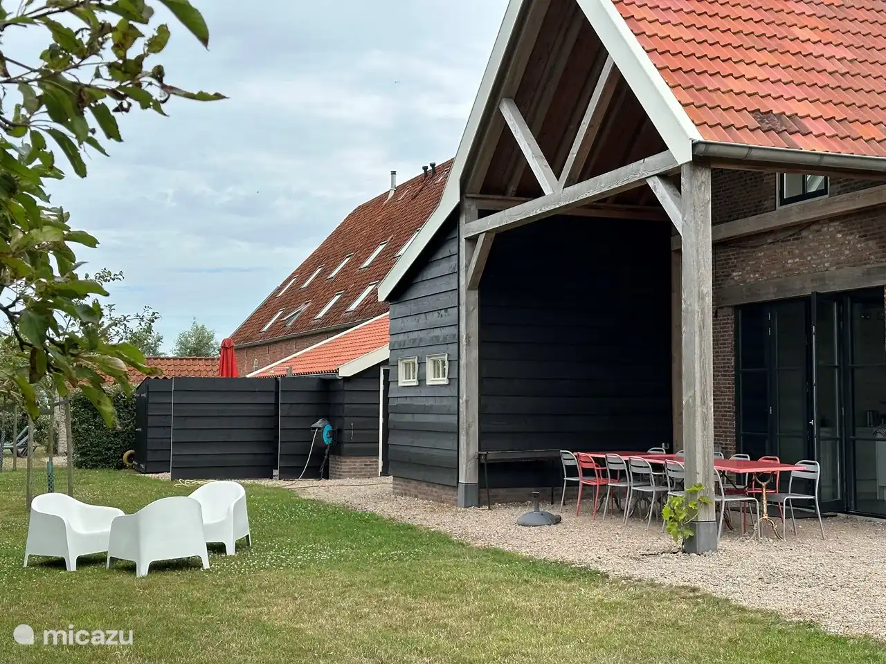 Altes Bauernhaus außen hinten
