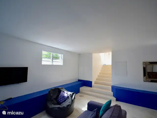 Villa Supérieure Plage Blue Bay | Curaçao, Curaçao-Centre, Blue Bay - villa Le deuxième salon au sous-sol, agréable et cool pour se détendre, jouer ou regarder un film