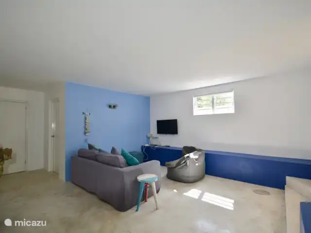 Villa Supérieure Plage Blue Bay | Curaçao, Curaçao-Centre, Blue Bay - villa Le deuxième salon au sous-sol, agréable et cool pour se détendre, jouer ou regarder un film