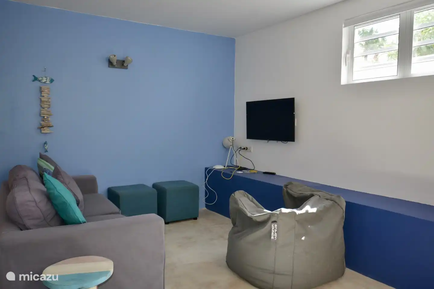 Le deuxième salon au sous-sol, agréable et cool pour se détendre, jouer ou regarder un film