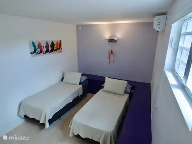 Villa Supérieure Plage Blue Bay | Curaçao, Curaçao-Centre, Blue Bay - villa Chambre #5 avec salle de bain partagée #3
Nous pouvons également transformer les 2 lits simples en un lit queen