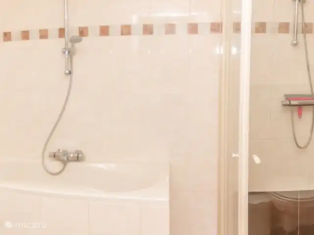 Le garde-frontière | Pays-Bas, Gueldre, Aalten - maison de vacances Salle de bain avec baignoire, douche en coin et WC