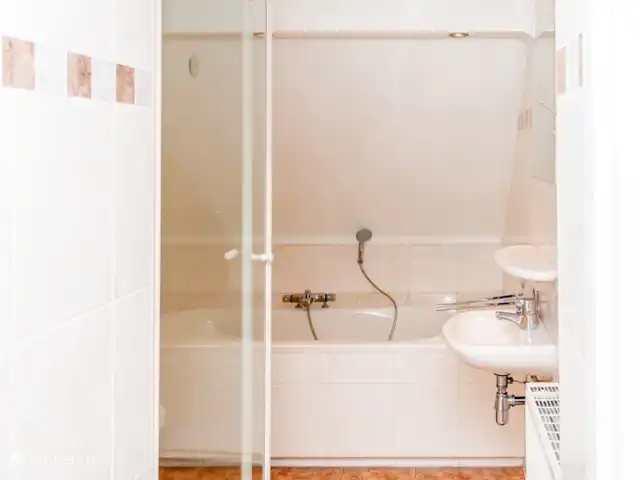 Le garde-frontière | Pays-Bas, Gueldre, Aalten - maison de vacances Salle de bain avec baignoire, douche en coin et WC