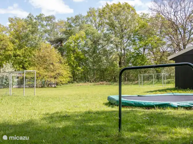 Le garde-frontière | Pays-Bas, Gueldre, Aalten - maison de vacances Terrain de foot avec buts et grand trampoline