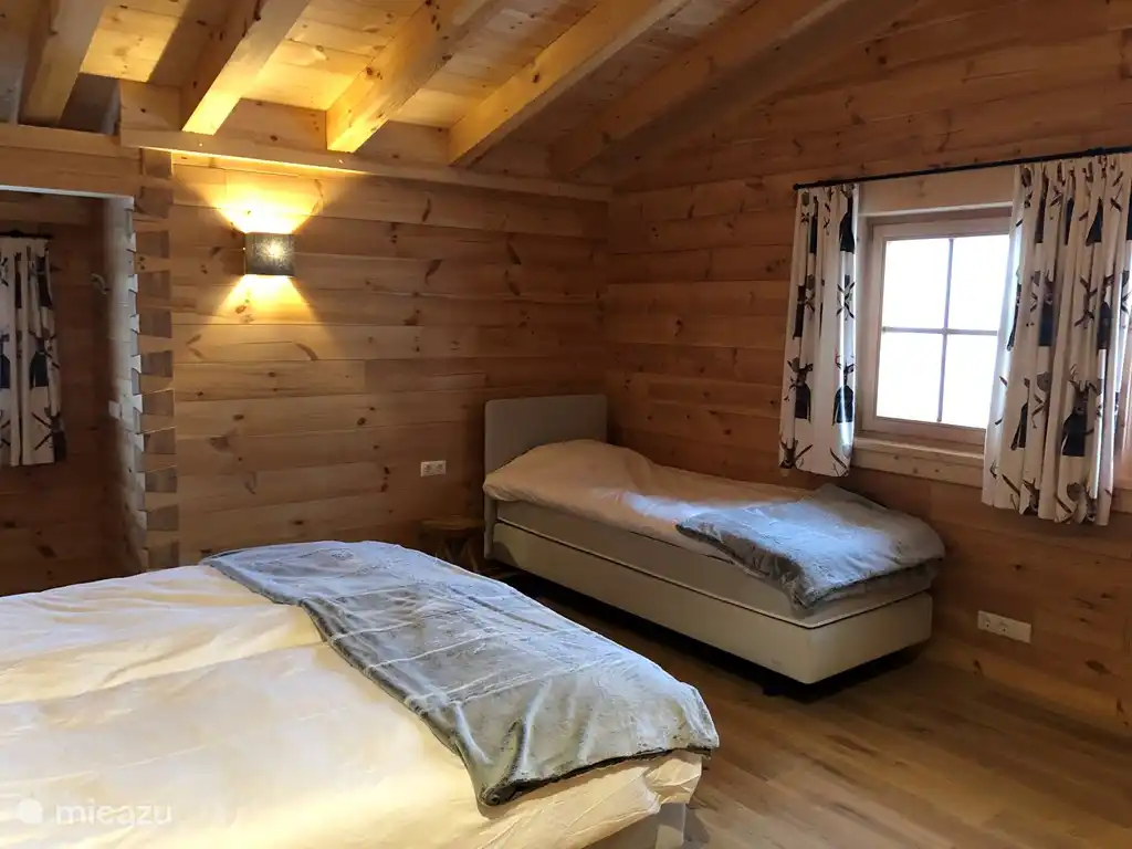 AUPING-Betten (220 cm lang)