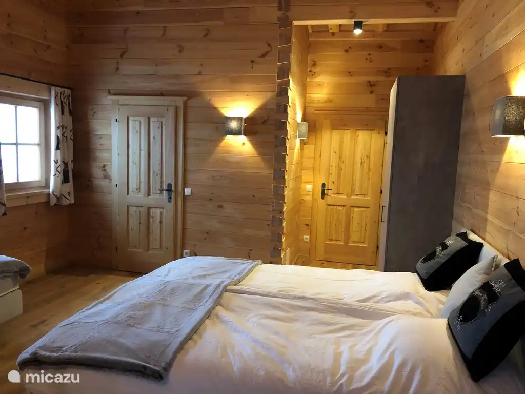 Gemütliches Schlafzimmer mit eigenem Bad