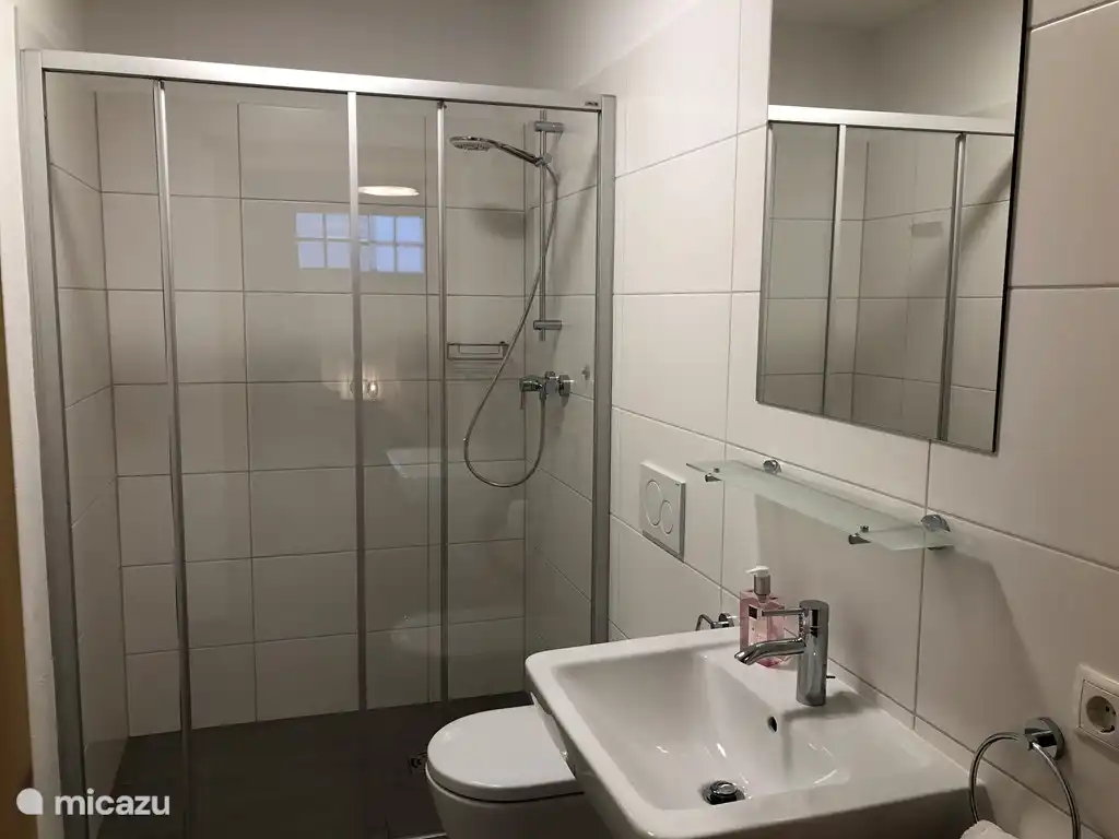 Badezimmer neben dem Wohnzimmer