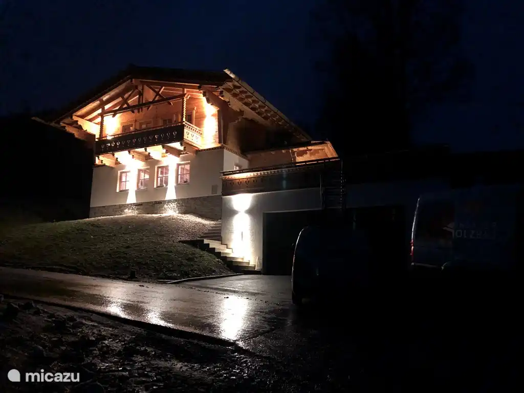 Außenansicht am Abend