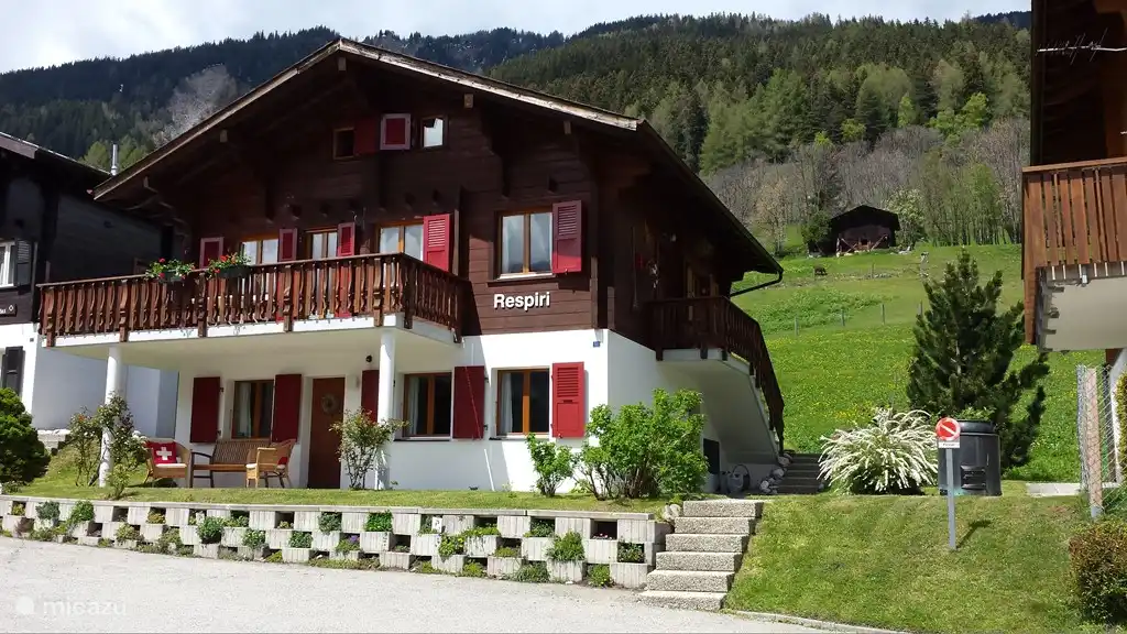 Apartamento en planta baja Chalet Respiri en Suiza, Valais, Fiesch - apartamento