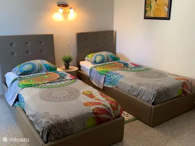 Dora en Italia, Abruzos, Penne - villa 2do dormitorio con 2 camas individuales de lujo