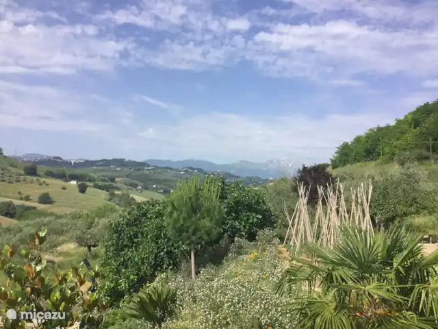 Dora en Italia, Abruzos, Penne - villa Vista desde la terraza