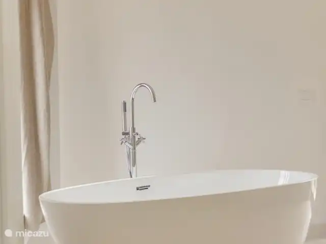 Villa Fiore | Italie, Marche, Falerone - villa Chambre de bain design au rez-de-chaussée Villa Fiore