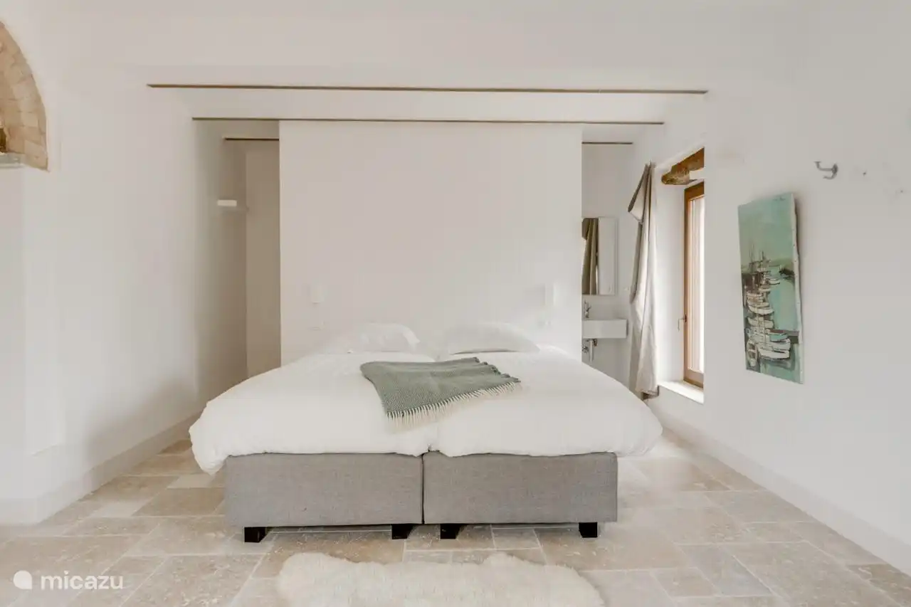 Schlafzimmer im Erdgeschoss mit eigenem Bad