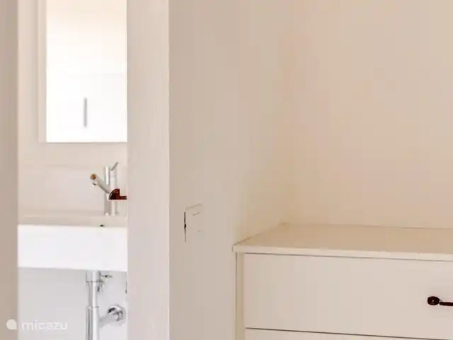 Villa Fiore | Italie, Marche, Falerone - villa Salle de bain et placard sur mesure chambre premier étage