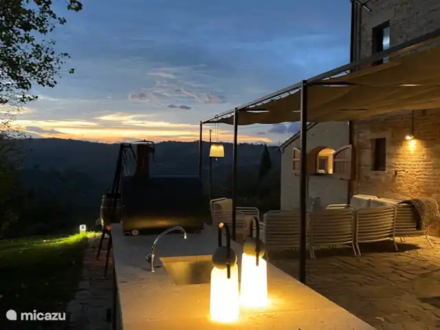 Villa Fiore | Italie, Marche, Falerone - villa Cuisine extérieure et terrasse Villa Fiore