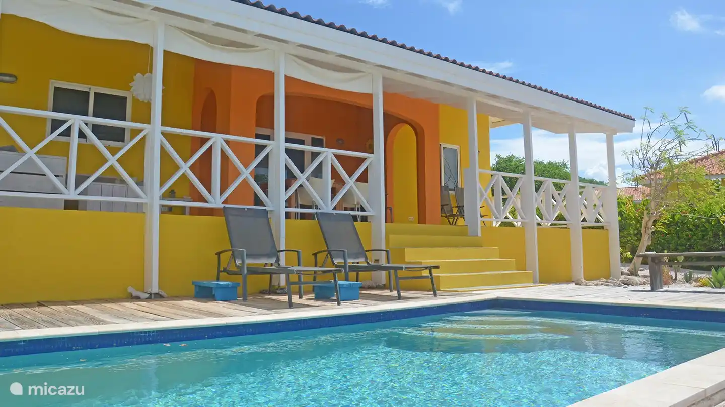 Villa avec grande véranda et piscine privée en toute intimité.