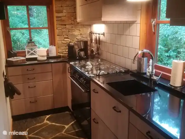 Loge de Lutter | Pays-Bas, Overijssel, De Lutte - cabane en bois / lodge Cuisine petite mais très luxueuse avec grand poêle
