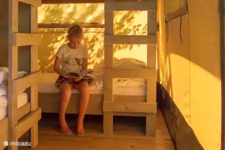 Vakantiehuis Nederland, Gelderland, Nunspeet glamping / safaritent / yurt Safaritent Nunspeet Slaapkamer