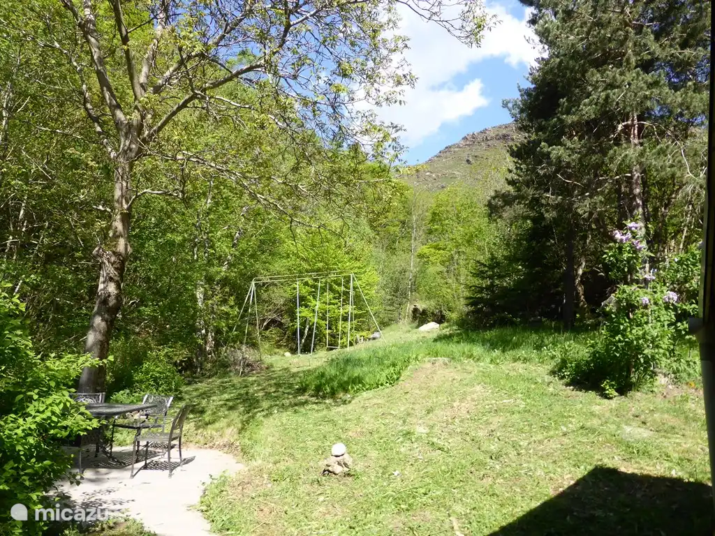 Terrasse hinter dem Haus
