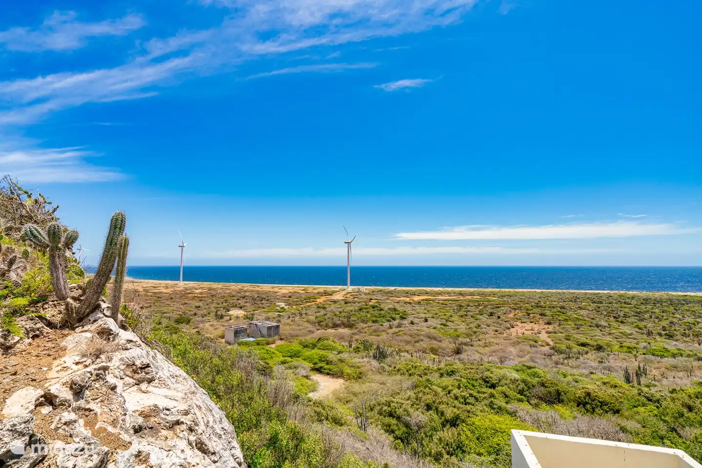 Vue à 50 mètres derrière la villa.