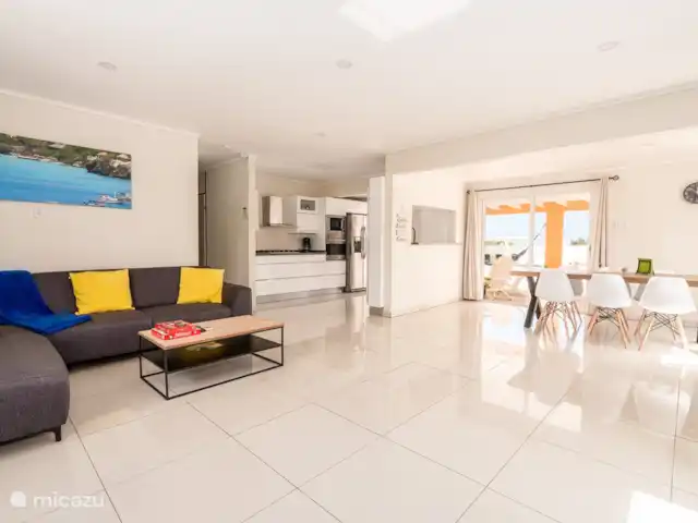 Villa vue mer + piscine près des plages | Curaçao, Banda Abou (ouest), Tera Korá - villa Salon nouvellement meublé.
Cuisine avec lave-vaisselle, four, micro-ondes, cuisinière 5 feux, réfrigérateur, congélateur