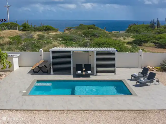 Villa vue mer + piscine près des plages | Curaçao, Banda Abou (ouest), Tera Korá - villa Rien du tout pendant un moment ! Téléphone en mode silencieux et profiter du temps passé en famille et/ou entre amis sous le soleil tropical ??
Prendre un bain de soleil au bord de la piscine ?
La piscine est partagée avec 1 autre villa.