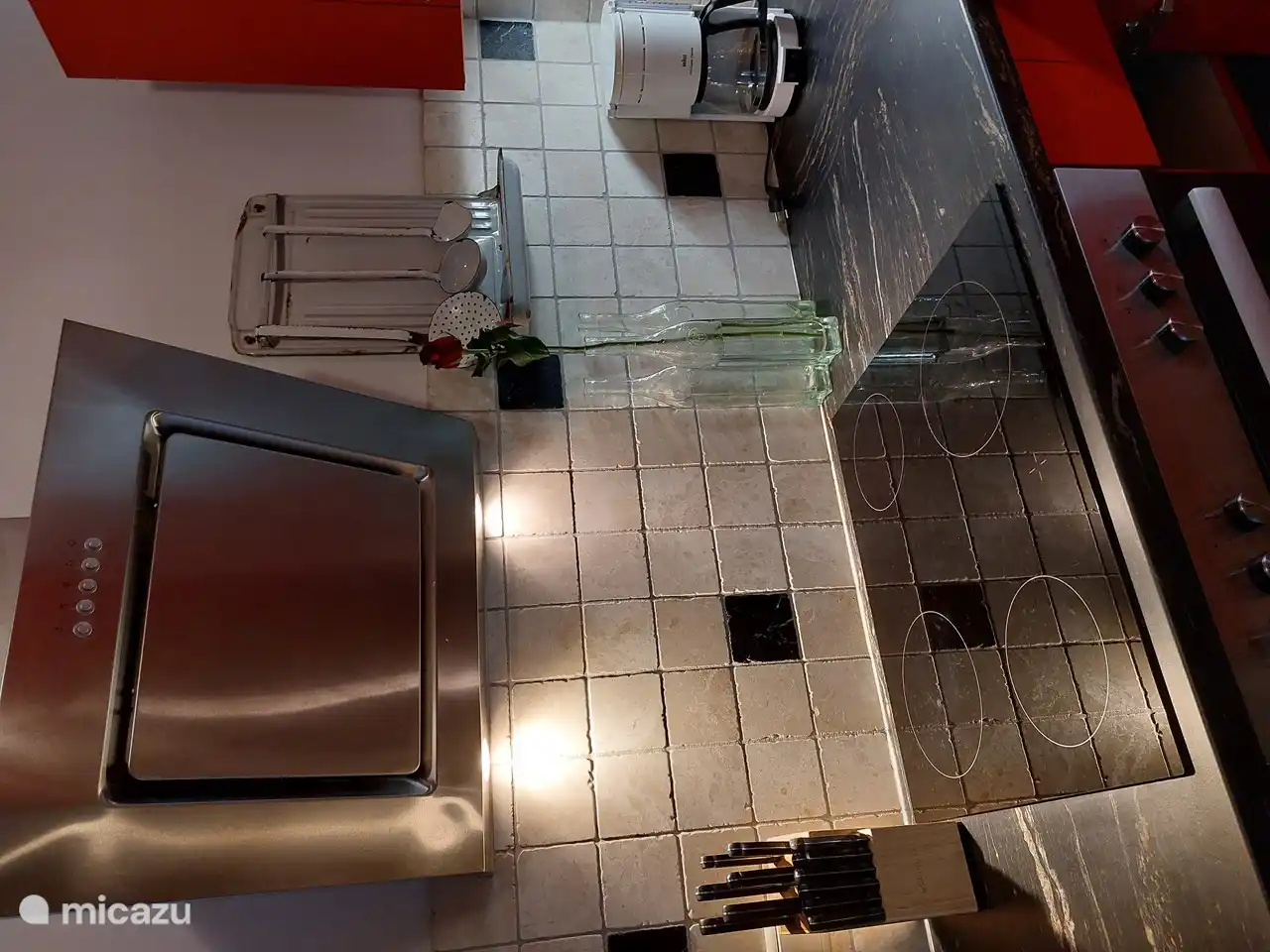 De keuken van alle gemakken voorzien.