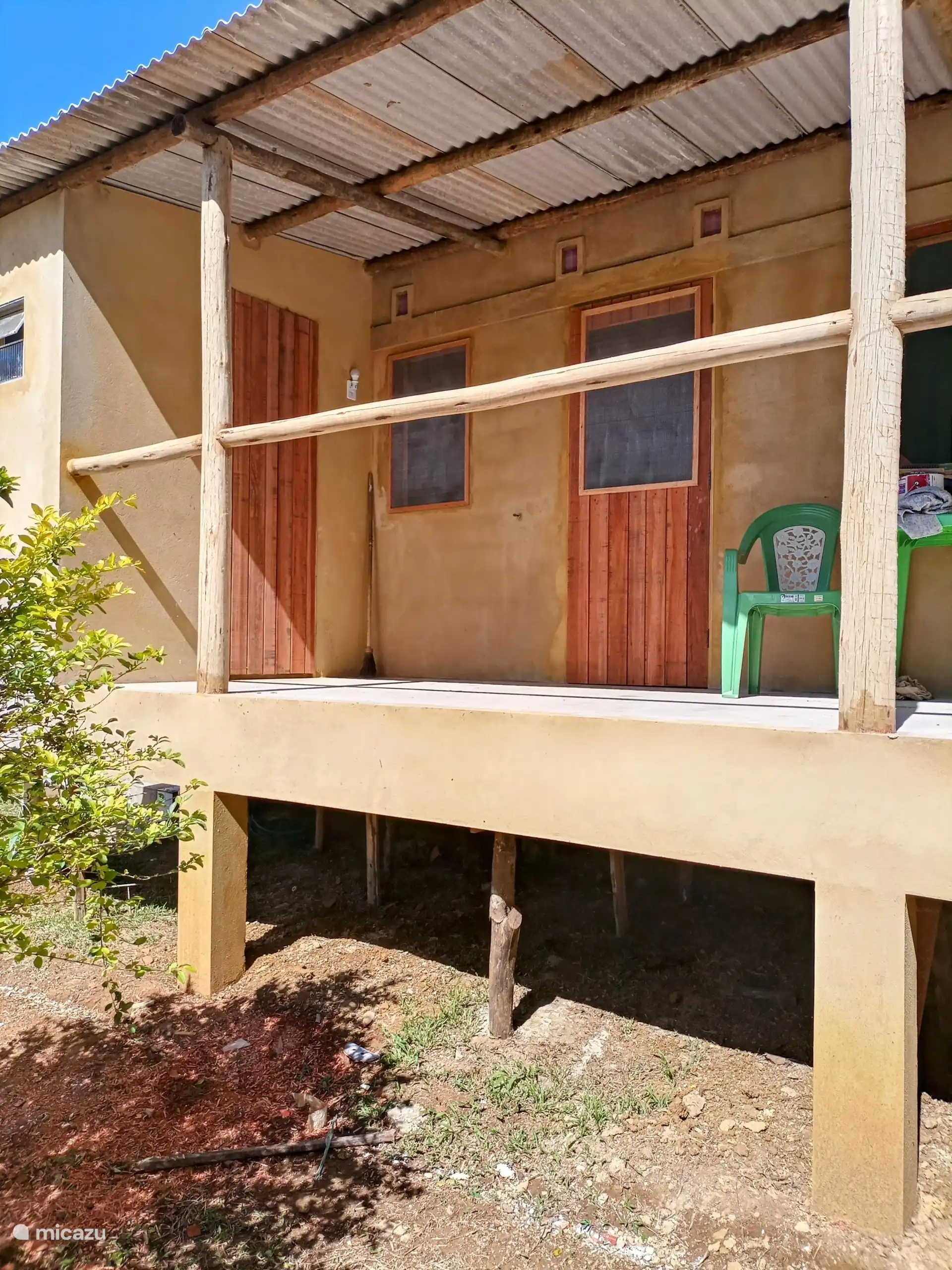 Habitación de invitados con aseo exterior