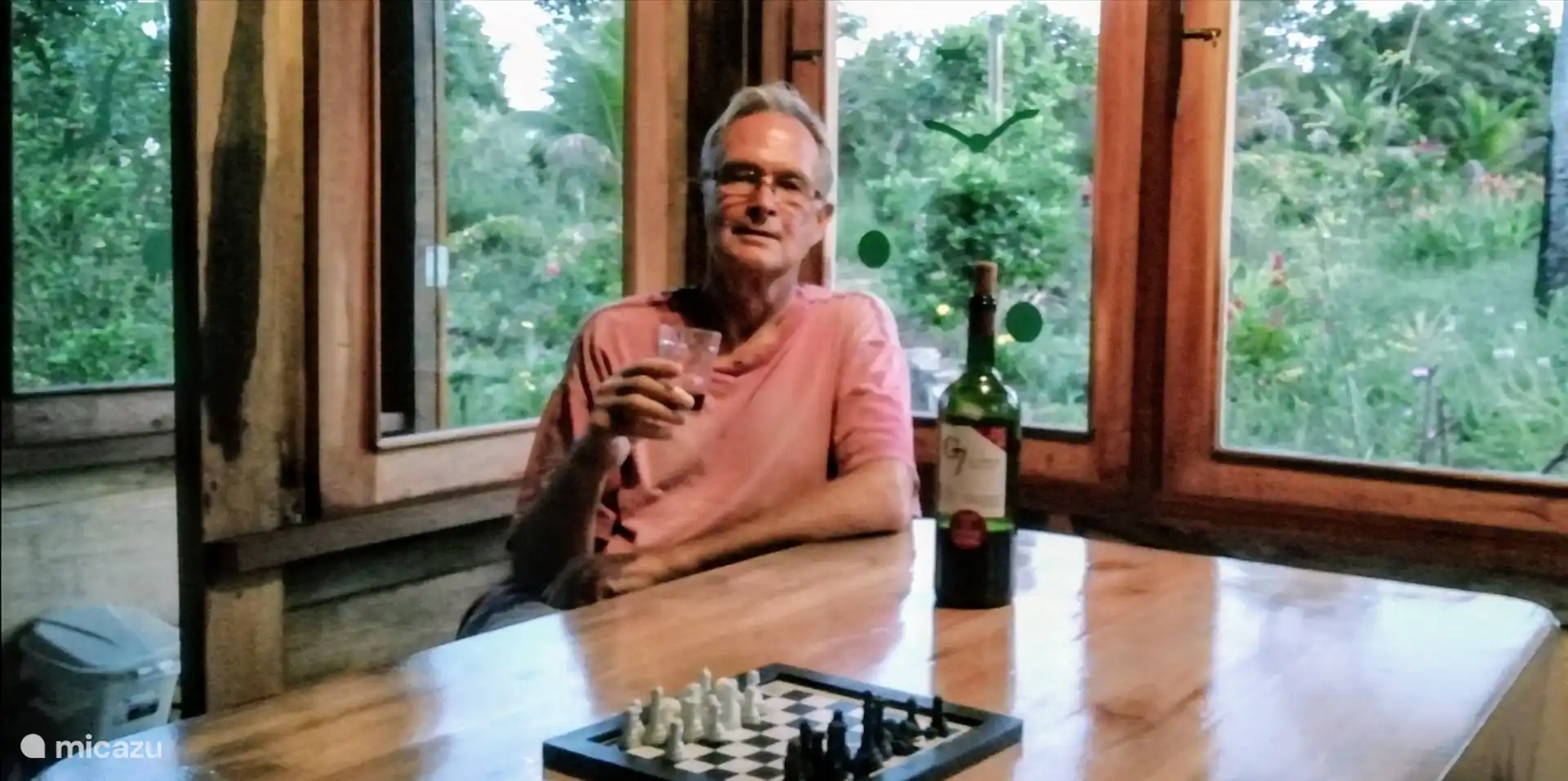 En la mesa del comedor.