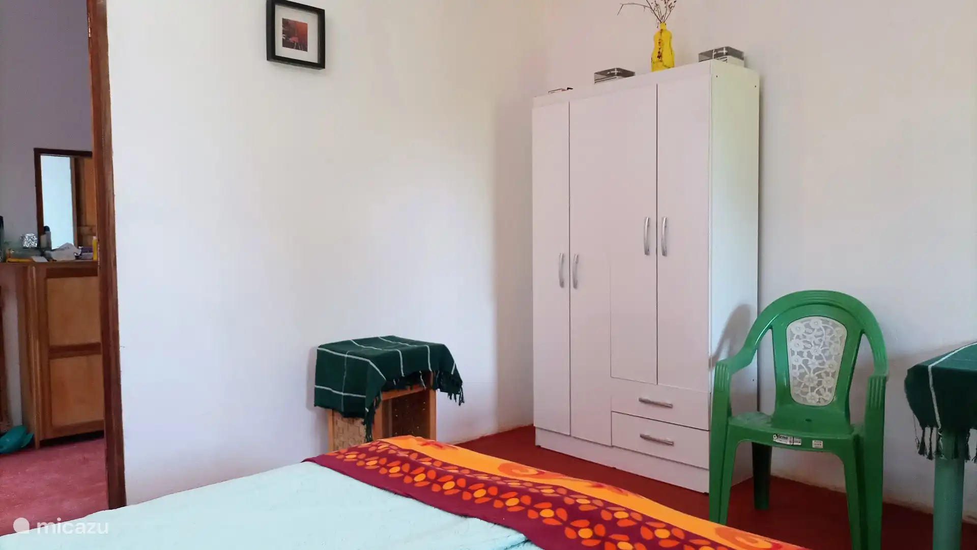 Armario de almacenamiento para habitación de invitados 