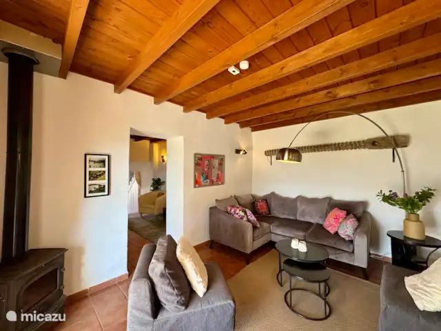 Finca Las Nuevas, Casa Carmen | Espagne, Andalousie, Álora - ferme salon avec poêle à bois