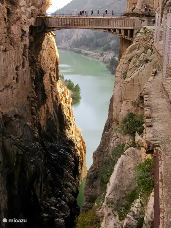 Het beroemde Caminito del Rey, spectaculaire wandeling langs de steile kliffen.