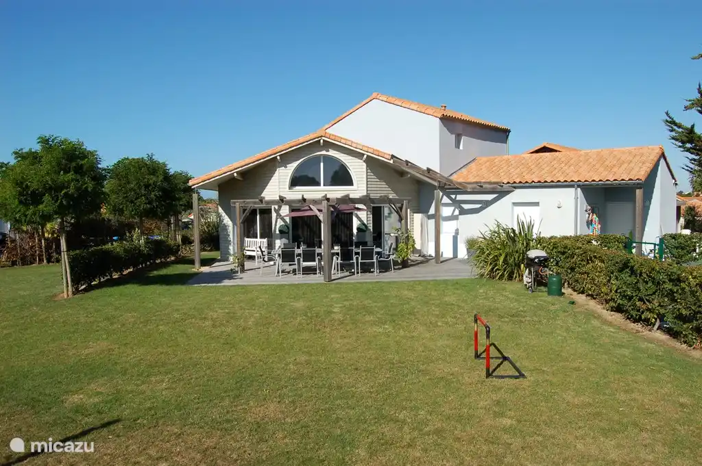 hinten vom Spielplatz