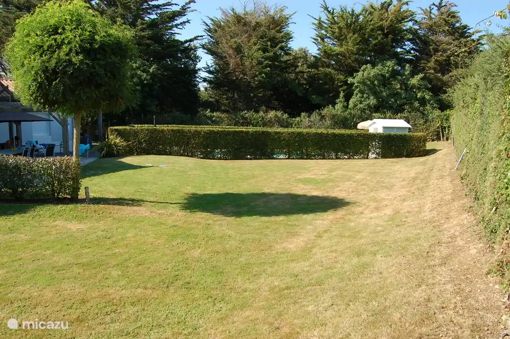 Teil der sehr großen Privatsphäre, die einen Hinterhof neben der freien Natur bietet