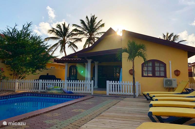 Vakantiehuis Aruba, Noord, Noord Villa Casa Galpy, villa met gym en zwembad